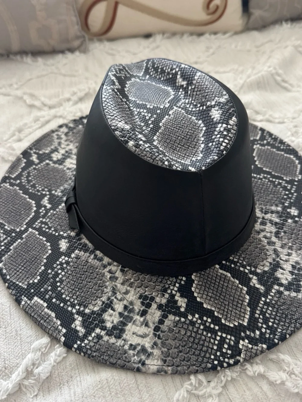 Stylish Black & Gray Faux Snakeskin Fedora Hat